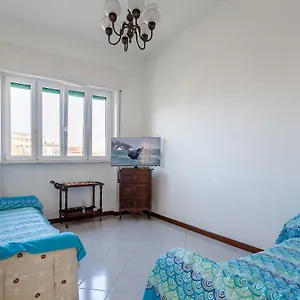  Appartamento Roomy With Balconies Italia